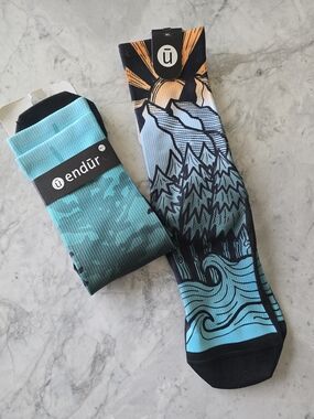 2 Pair endur Performance Crew Running Socks